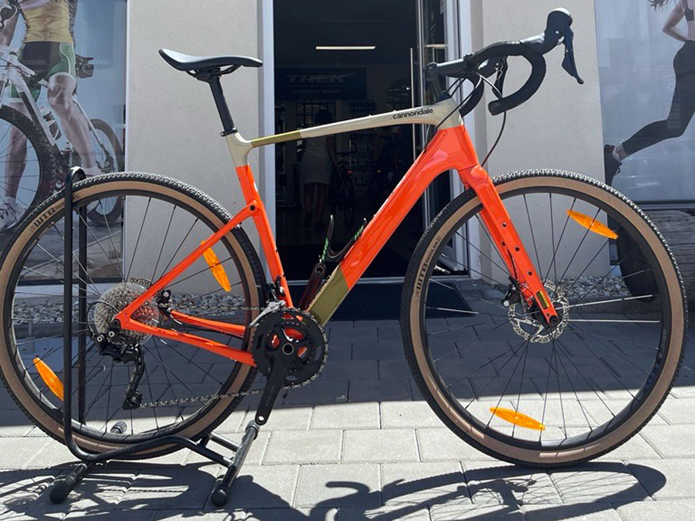 Cannondale-Topstone-Carbon4-oranžové-Flystork.cz-1000x750